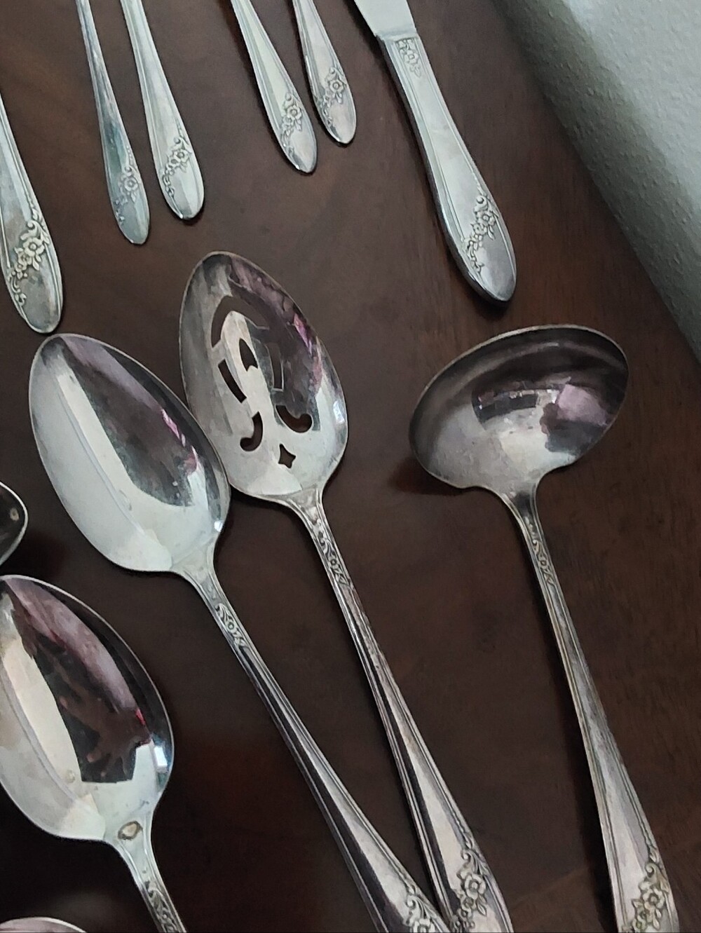 Oneida Silver Tone Community Tudor‎ Plate Flatware Set - 57 Pieces - Picture 3 of 5